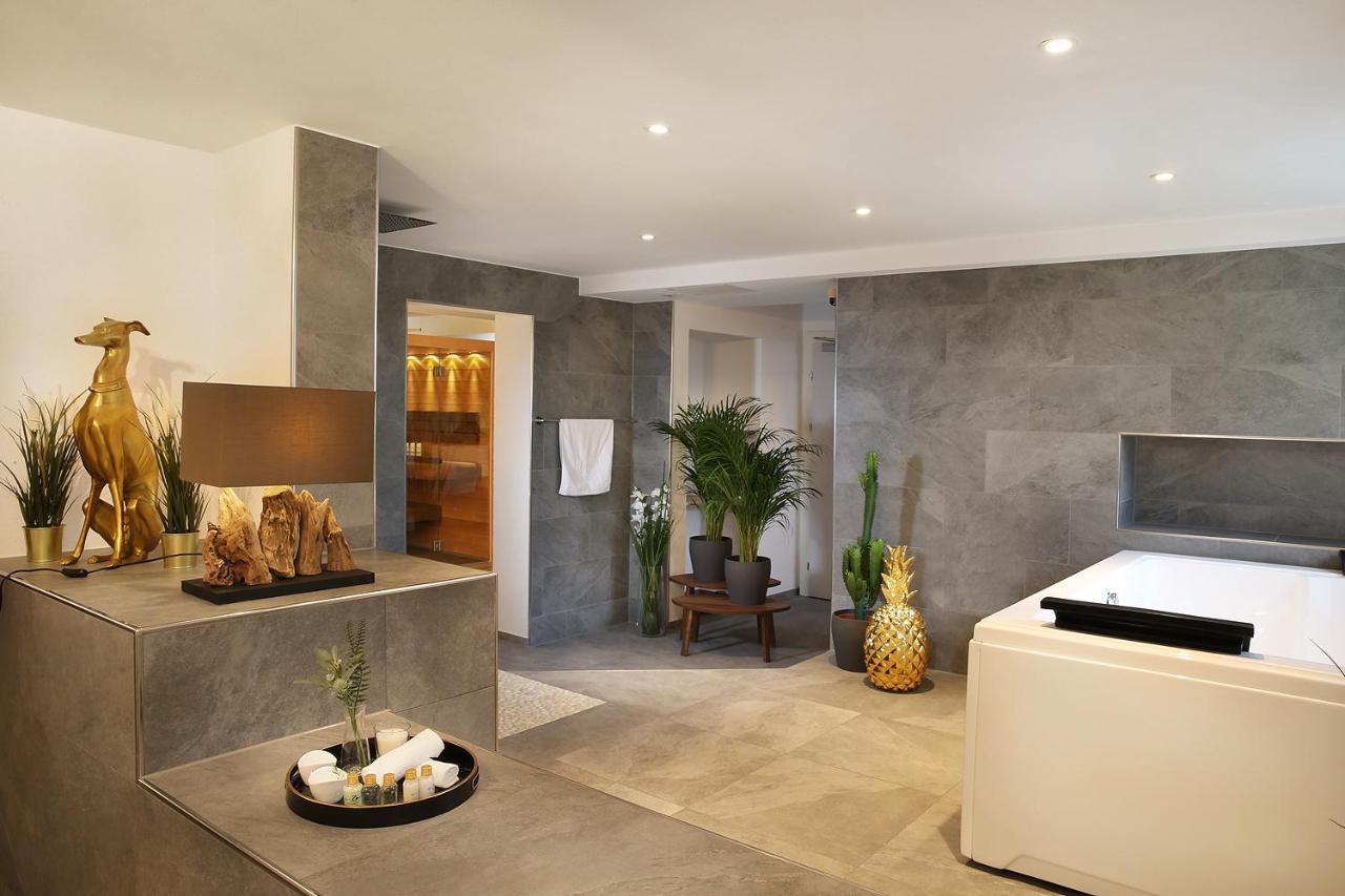 Private Spa Lux With Whirlpool And Sauna In チューリッヒ エクステリア 写真
